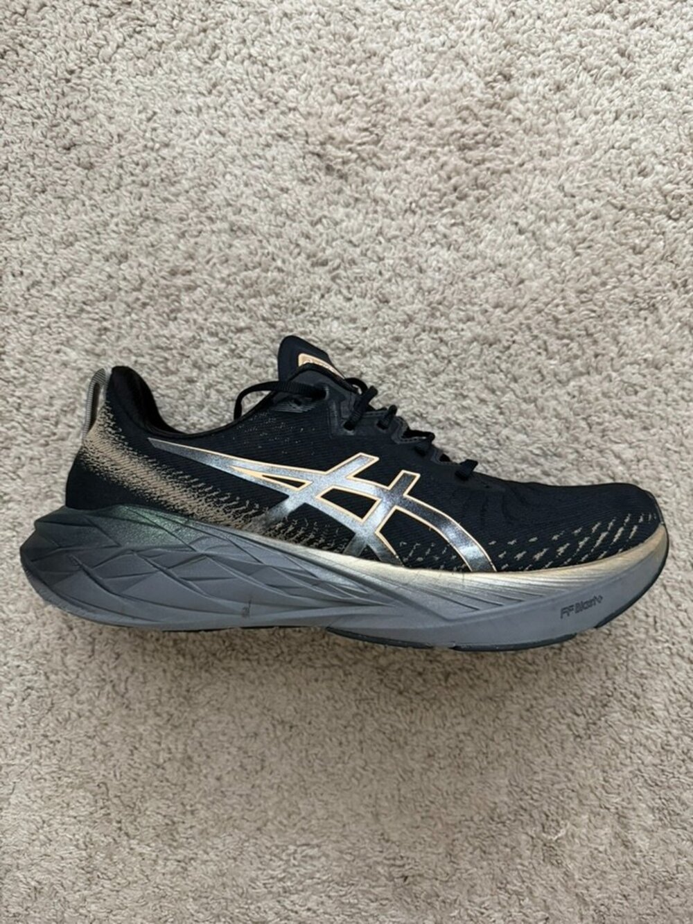 ASICS Novablast 4 Platinum Mens Size 12.5 Black Champagne Running Shoes 1011B924